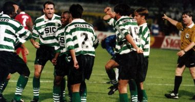 Neste dia… em 1995, Sporting derrota Benfica por 2-0, com golos de Barbosa e Amunike