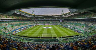 Neste dia… em 2004 –  Entrevista ao administrador do recinto leonino: «A solução das cadeiras multicolores que o arquitecto Tomás Taveira apresentou foi excelente»