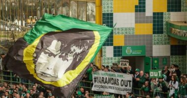 Os alegados insultos e cuspidelas