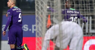 Em 2013, Sporting vence em Guimarães, com golo de Slimani aos 90′ e fica a 1 ponto do 1º lugar