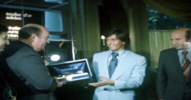Neste dia… 1974 – Yazalde recebe em Paris a Bota de Ouro de 1973/74