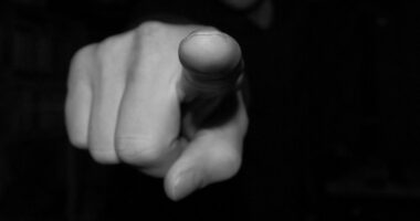 Os terroristas são vocês