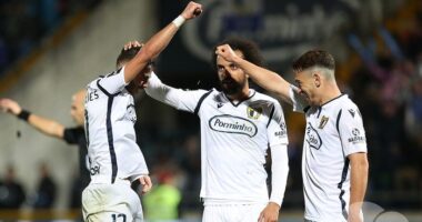 Adios, Adieu Silas! Venha o próximo.